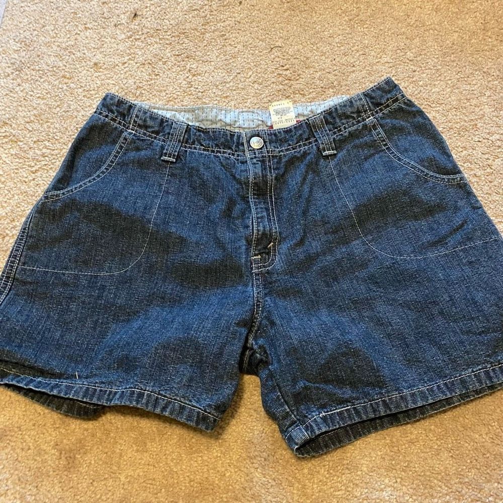 Vintage Levi’s red tab womens dark denim midi shorts size 12